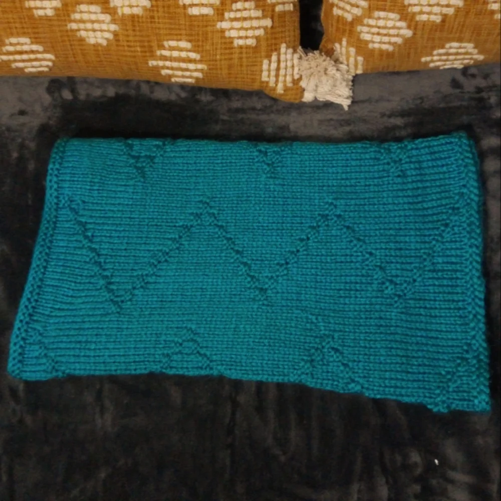 Hand Knit Thick Chevron Bed Runner in Bluebird Blue 26x64in. NEW